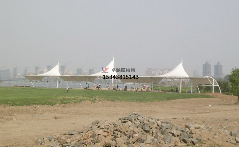 保山膜結(jié)構(gòu)高爾夫發(fā)球臺(tái)遮陽棚