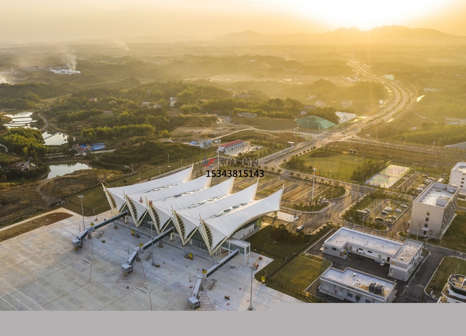 岳陽(yáng)民用機(jī)場(chǎng)膜結(jié)構(gòu)航站樓施工案例