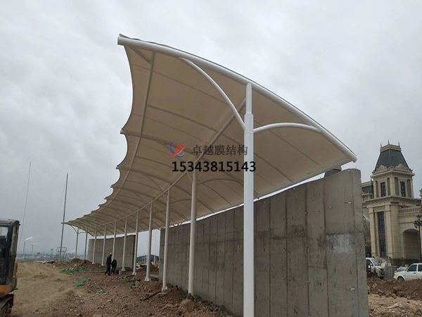 膜結(jié)構(gòu)在高爾夫球場的應用