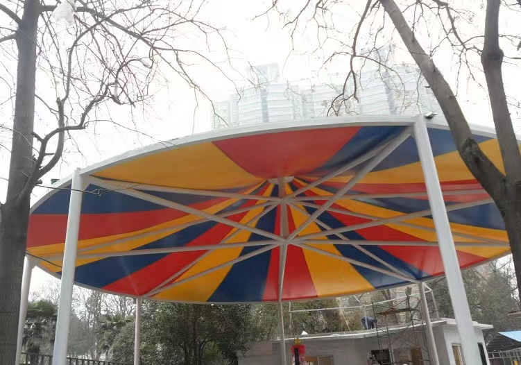 炎炎夏日，游樂(lè)場(chǎng)遮陽(yáng)棚引領(lǐng)清涼潮流