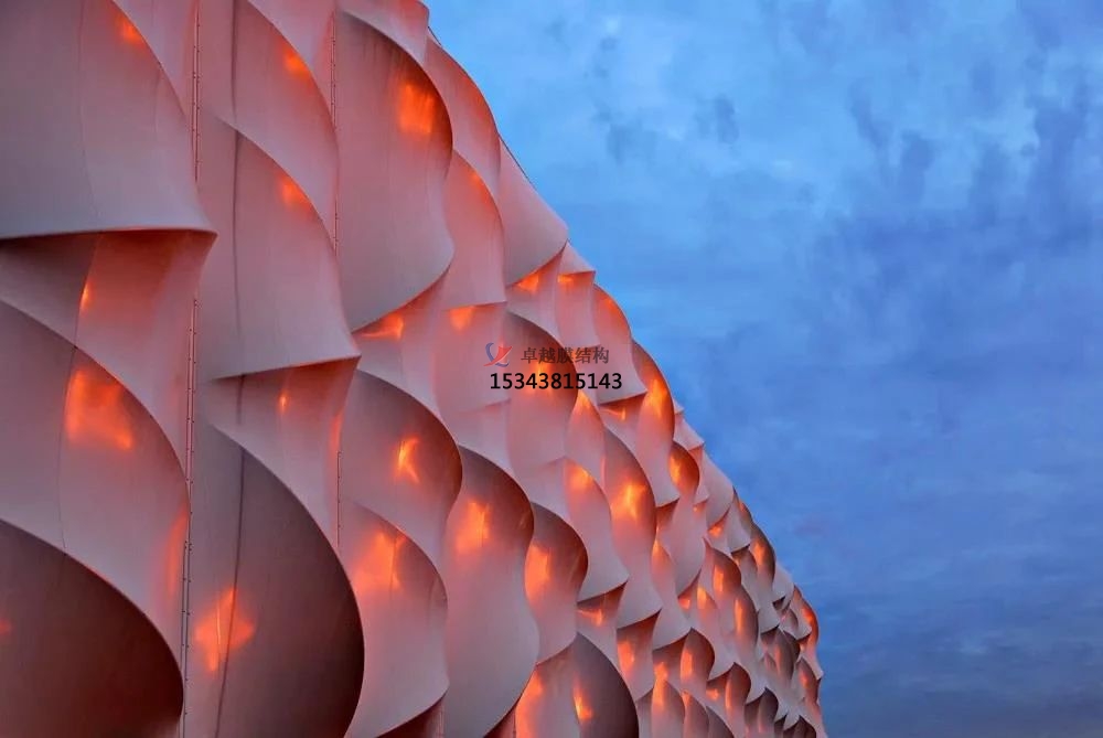 曲線時代，可彎可曲的膜結(jié)構(gòu)