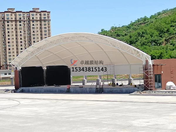 舞臺(tái)建筑采用膜結(jié)構(gòu)的原因？